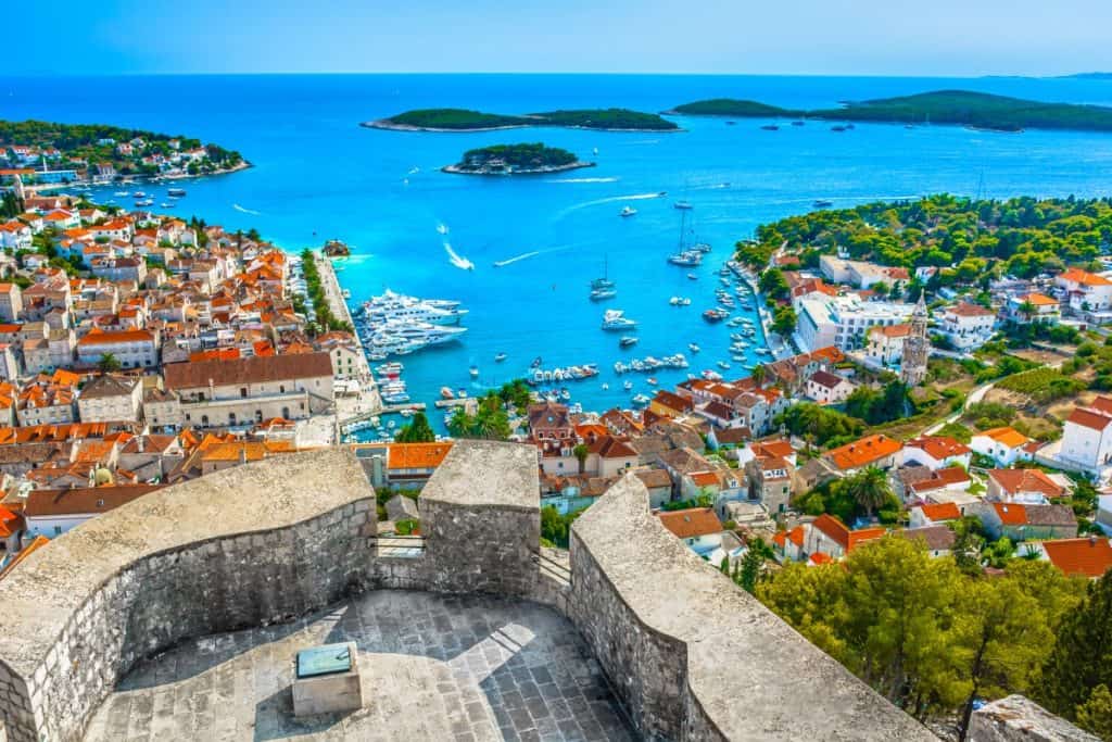Hvar – otok s najviše sunčanih dana i najljepših plaža Hvar – otok s najviše sunčanih dana i najljepših plaža